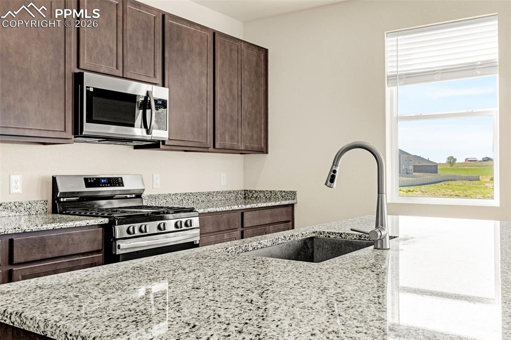 Image 11 of 50: Kitchen