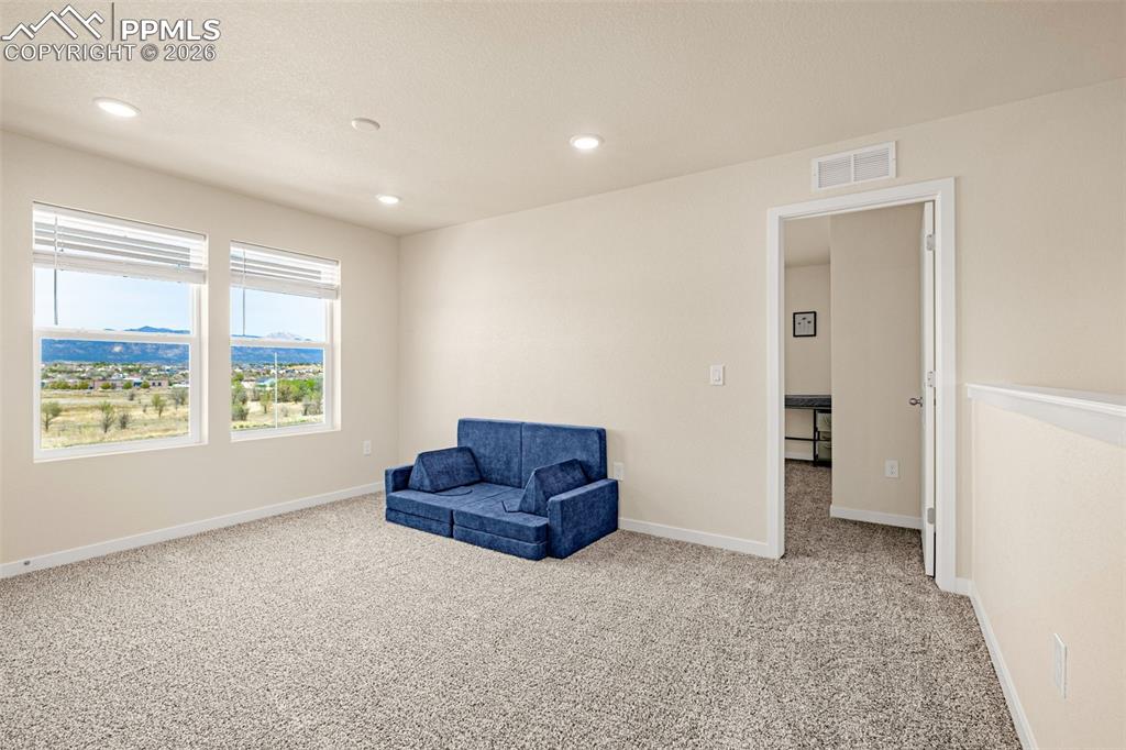 Image 15 of 50: Loft