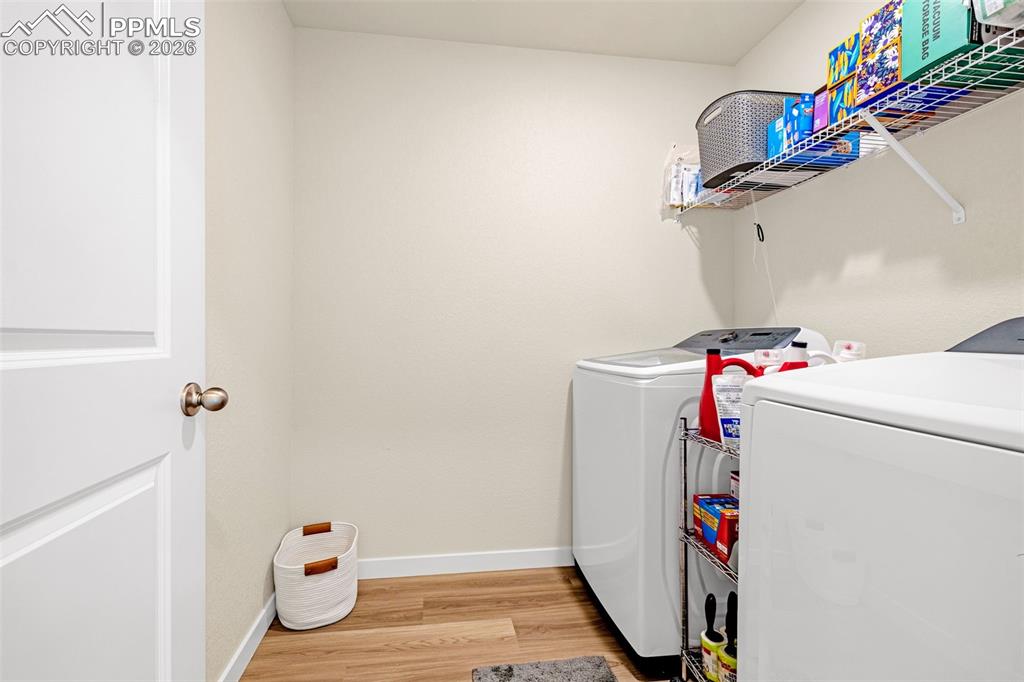 Image 20 of 50: Laundry