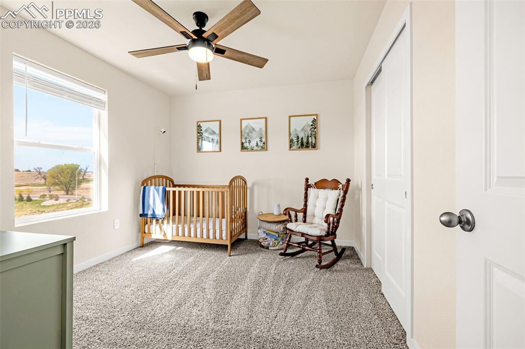 Image 21 of 50: Bedroom