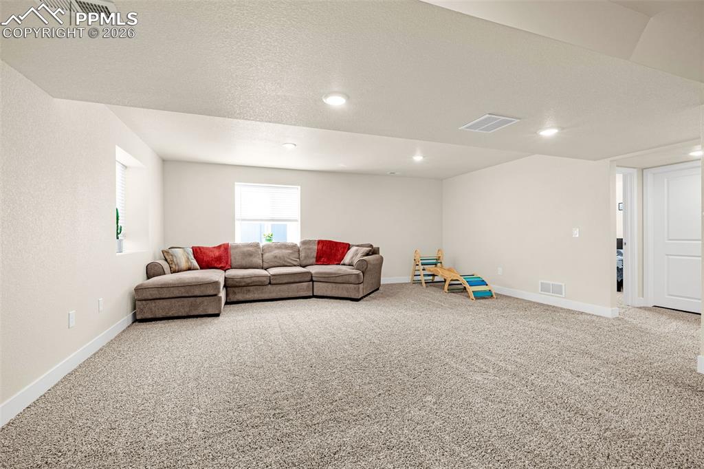 Image 27 of 50: Living Room