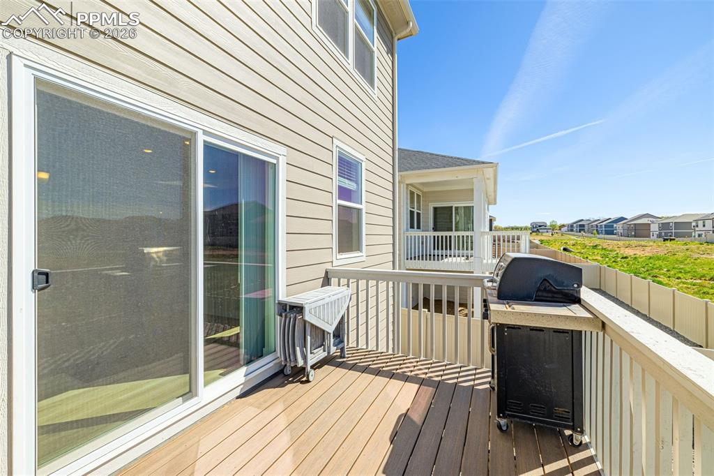 Image 38 of 50: Deck