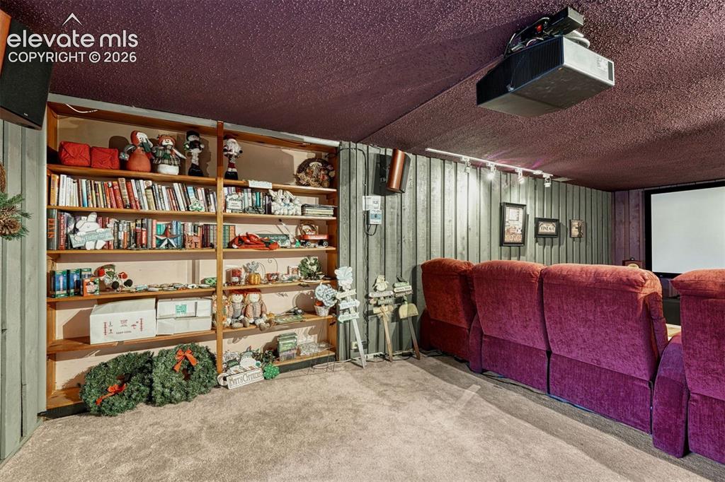 Image 13 of 33: Built-In shelves 