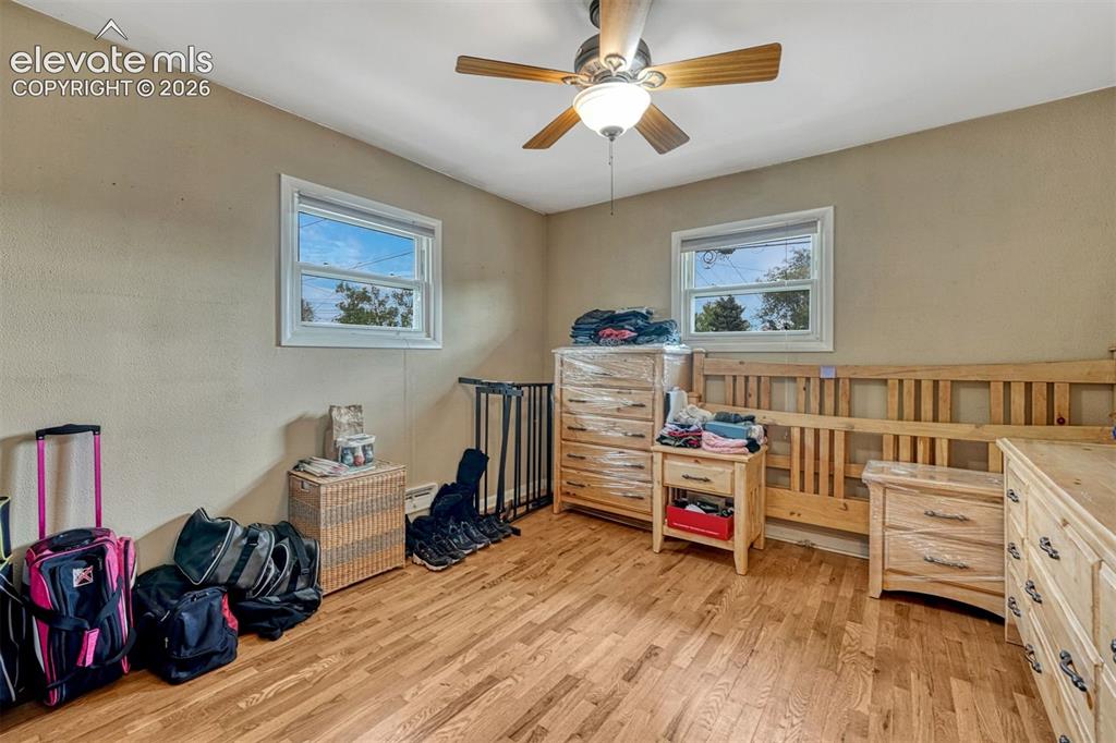 Image 16 of 33: Bedroom