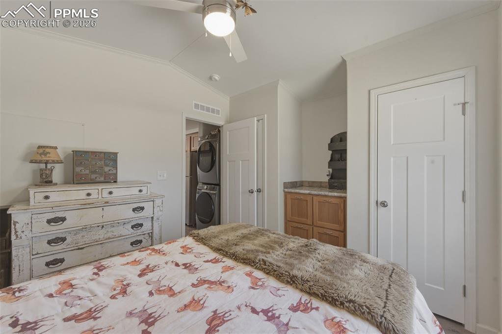 Image 20 of 23: Bedroom