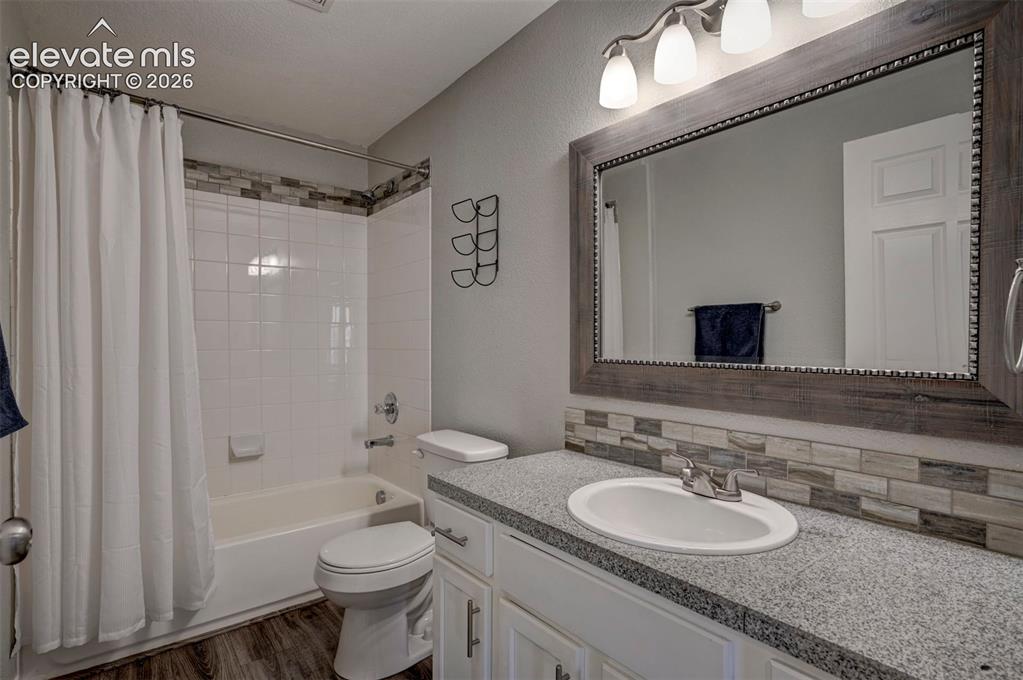 Image 23 of 40: 2nd Full Bathroom