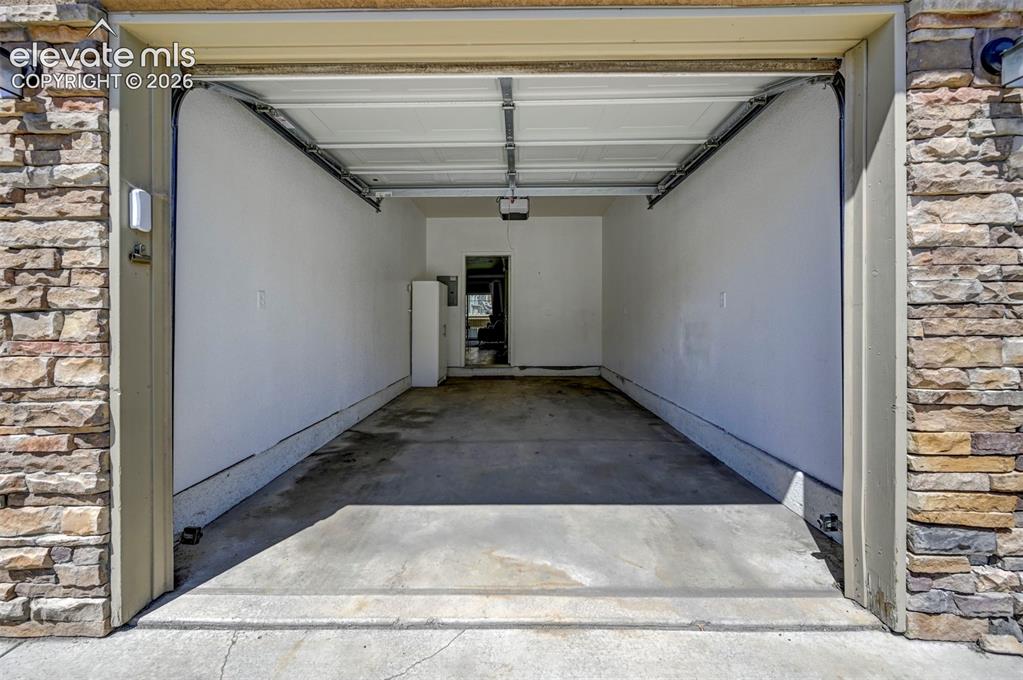 Image 27 of 40: Large 1 car garage w/ direct access to home