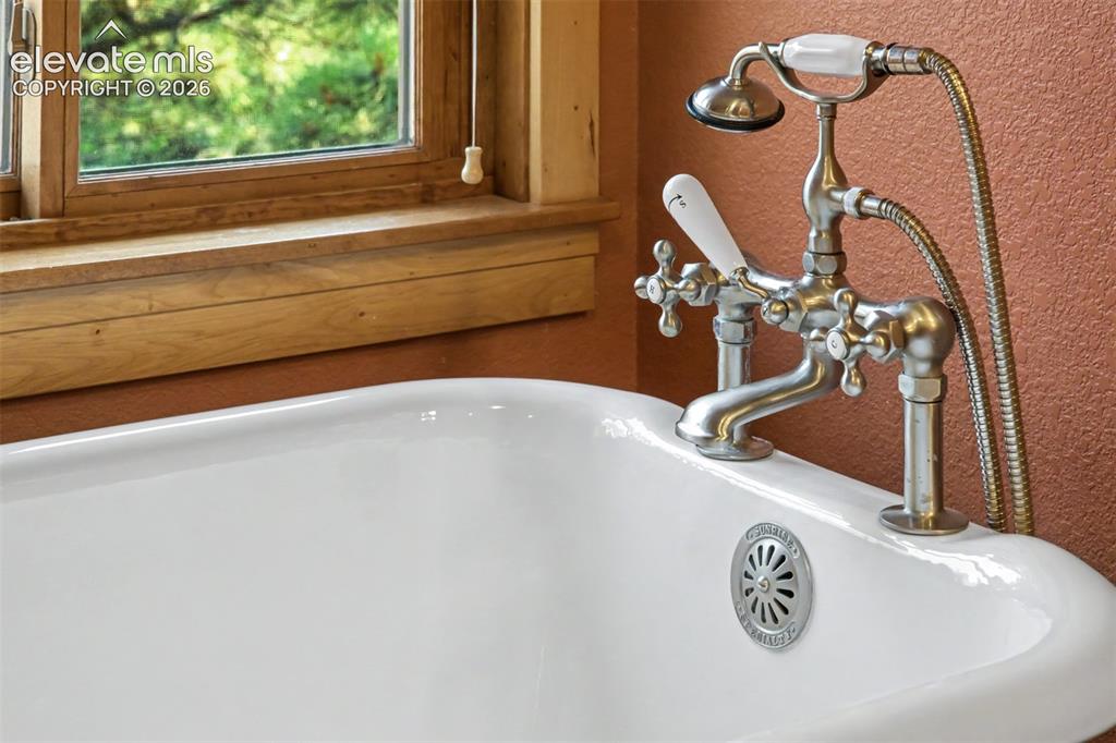 Image 24 of 50: The soaking tub overlooks Chautauqua Mountain, creating a peaceful place to