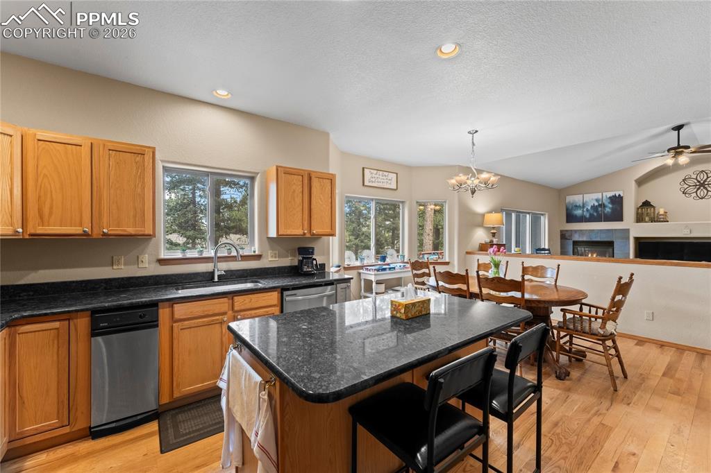 Image 11 of 50: Kitchen