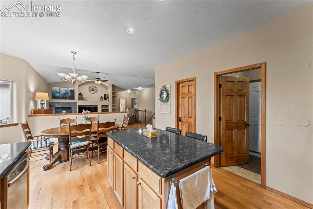 Image 12 of 50: Kitchen