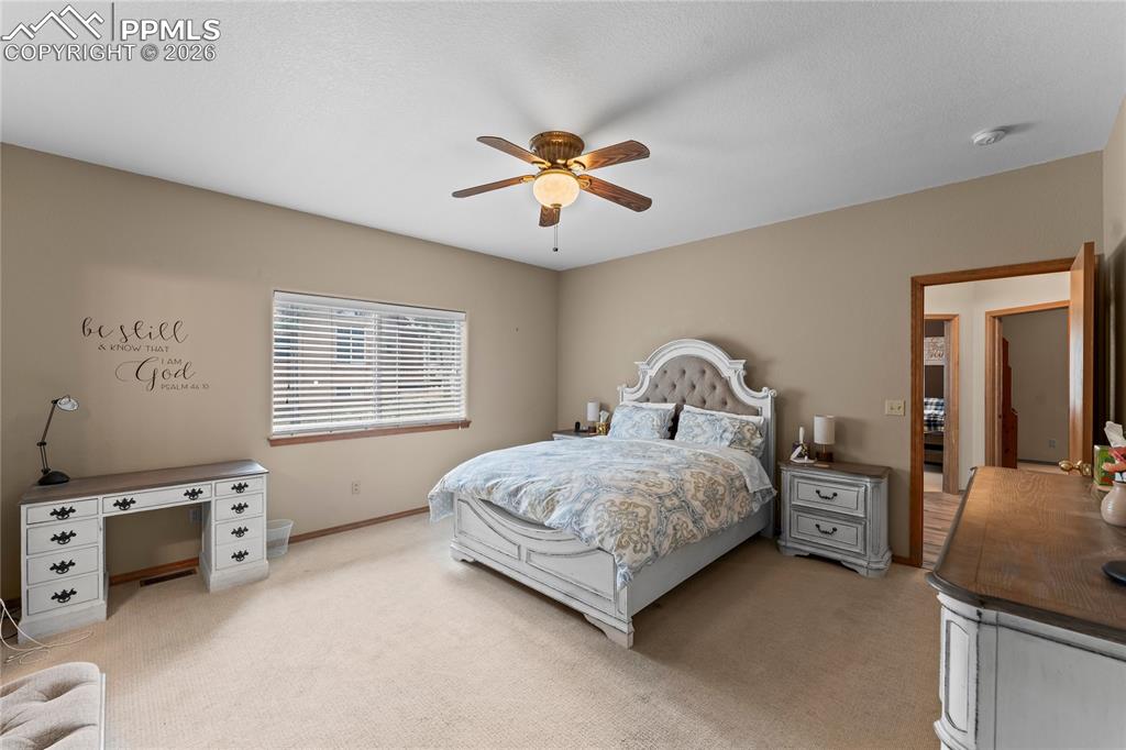 Image 14 of 50: Bedroom