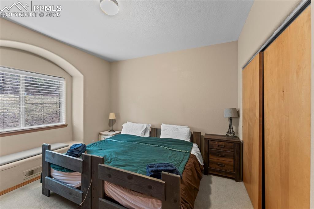 Image 17 of 50: Bedroom