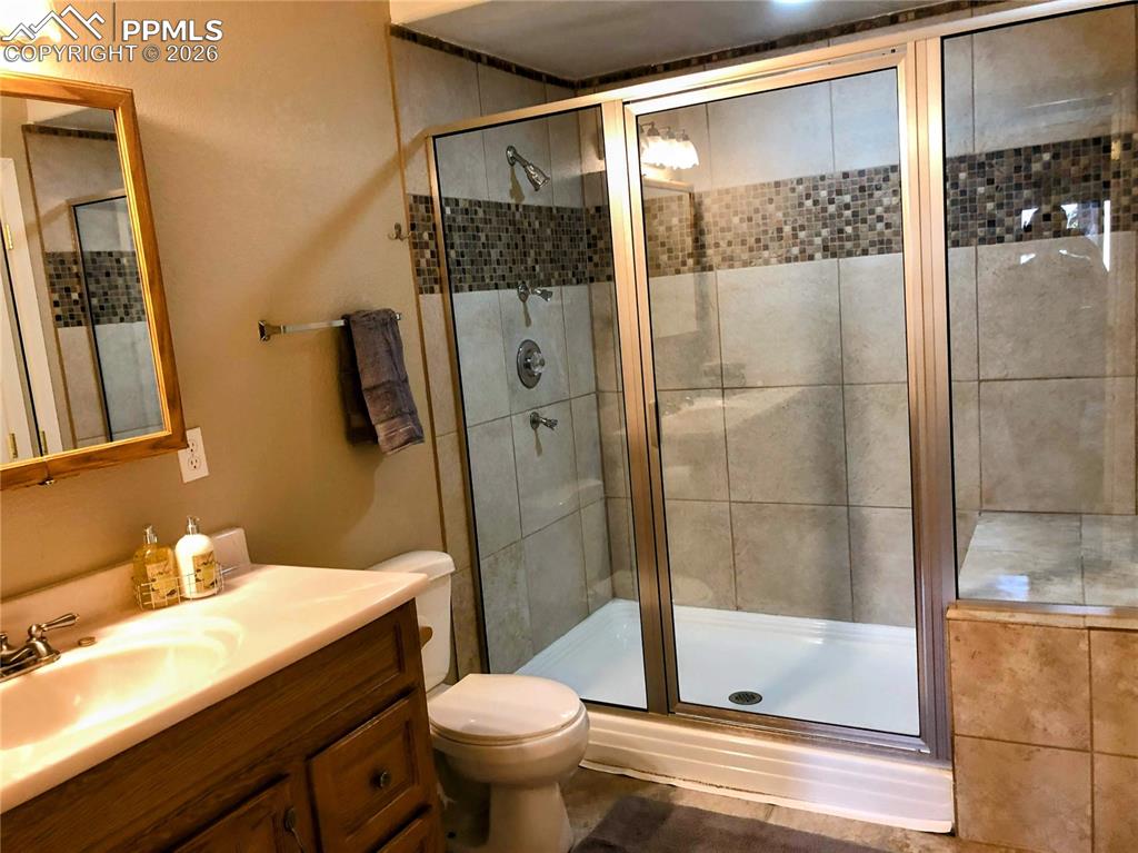 Image 30 of 50: Bathroom