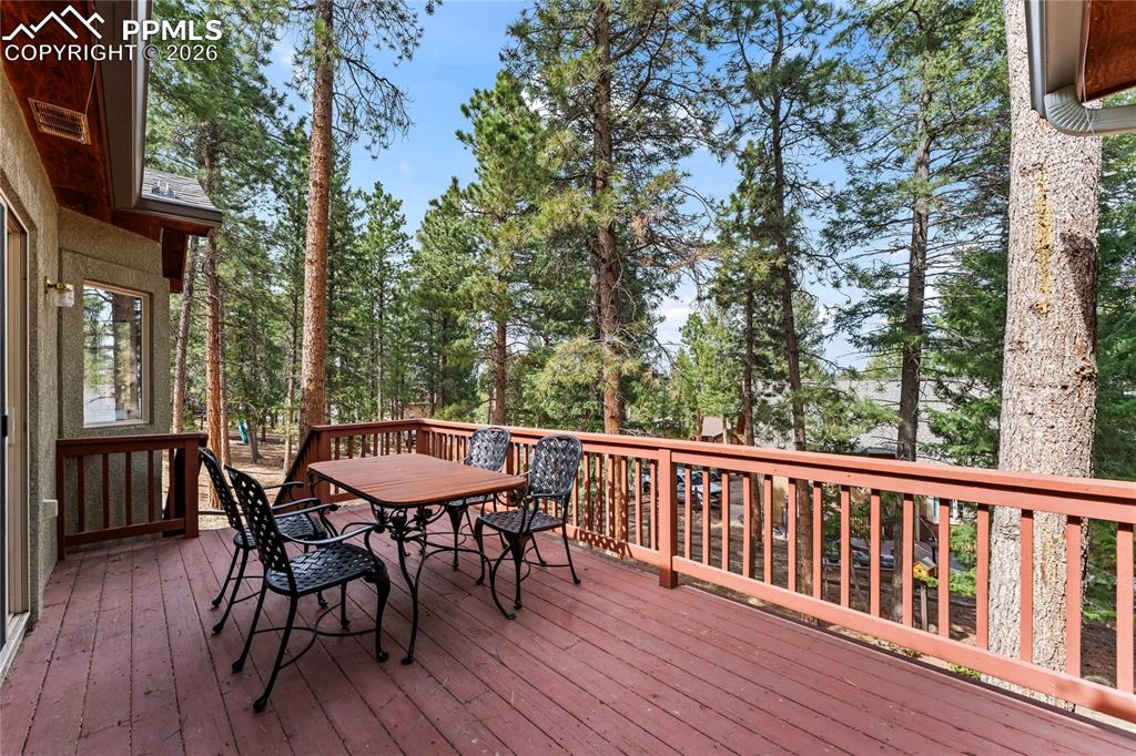 Image 44 of 50: Deck
