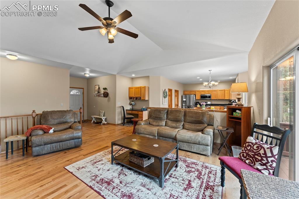 Image 7 of 50: Living Room