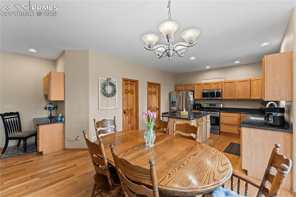 Image 9 of 50: Dining Area