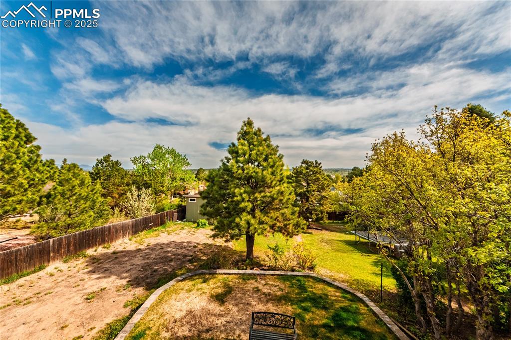 Image 17 of 40: Yard