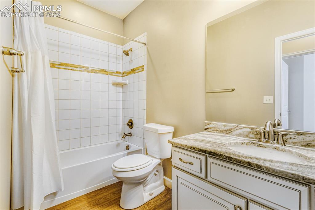 Image 32 of 49: full bathroom