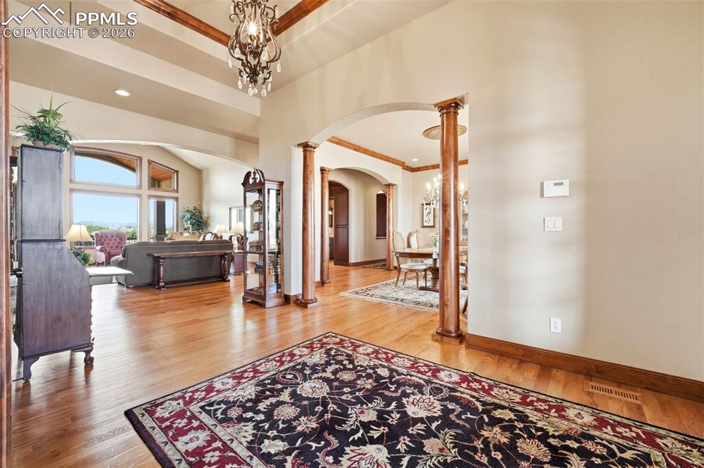 Image 10 of 50: Entry