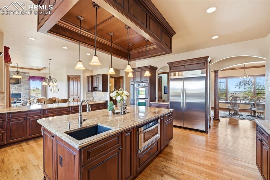 Image 16 of 50: Kitchen