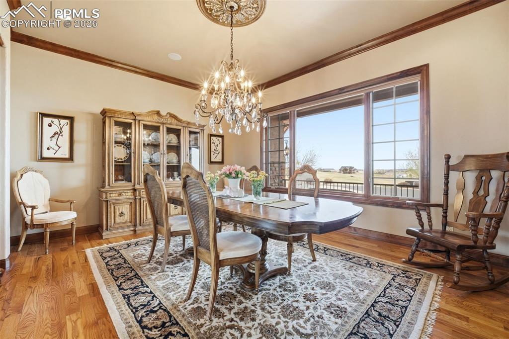 Image 21 of 50: Dining Area