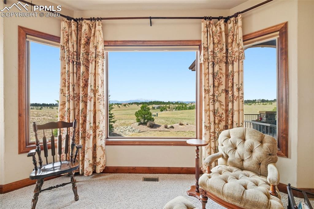 Image 23 of 50: Sitting Room