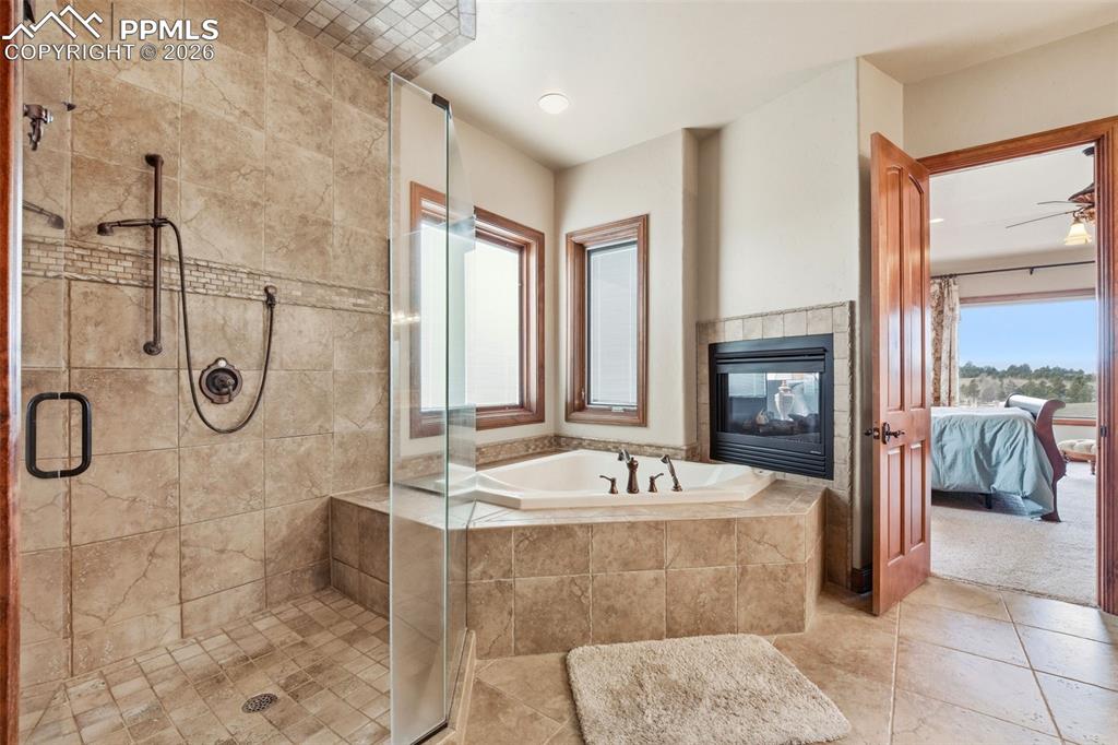 Image 25 of 50: Bathroom