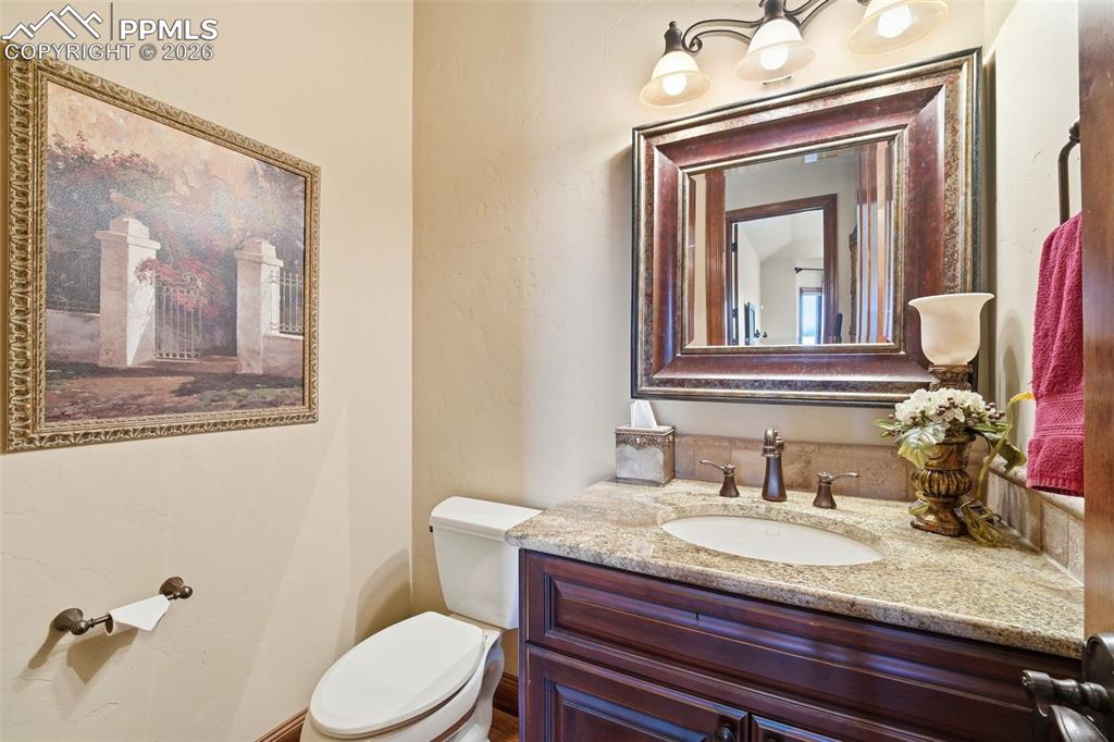 Image 27 of 50: Bathroom