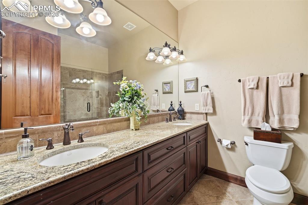 Image 28 of 50: Bathroom