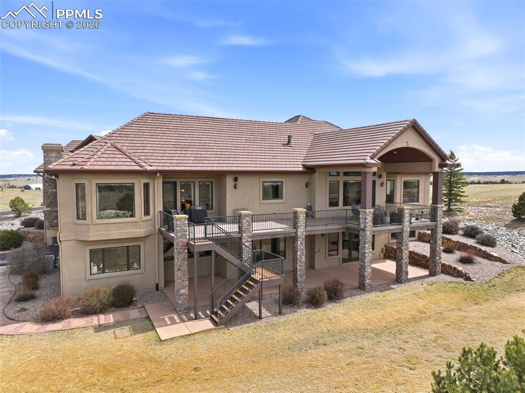 Image 3 of 50: Back of Structure