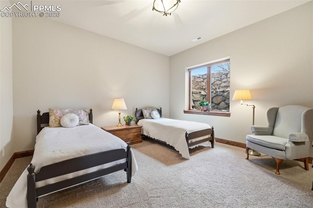 Image 38 of 50: Bedroom