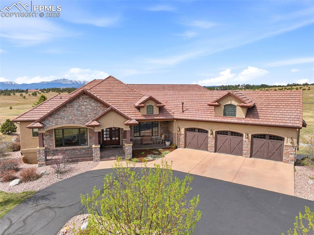 Image 4 of 50: Front of Structure