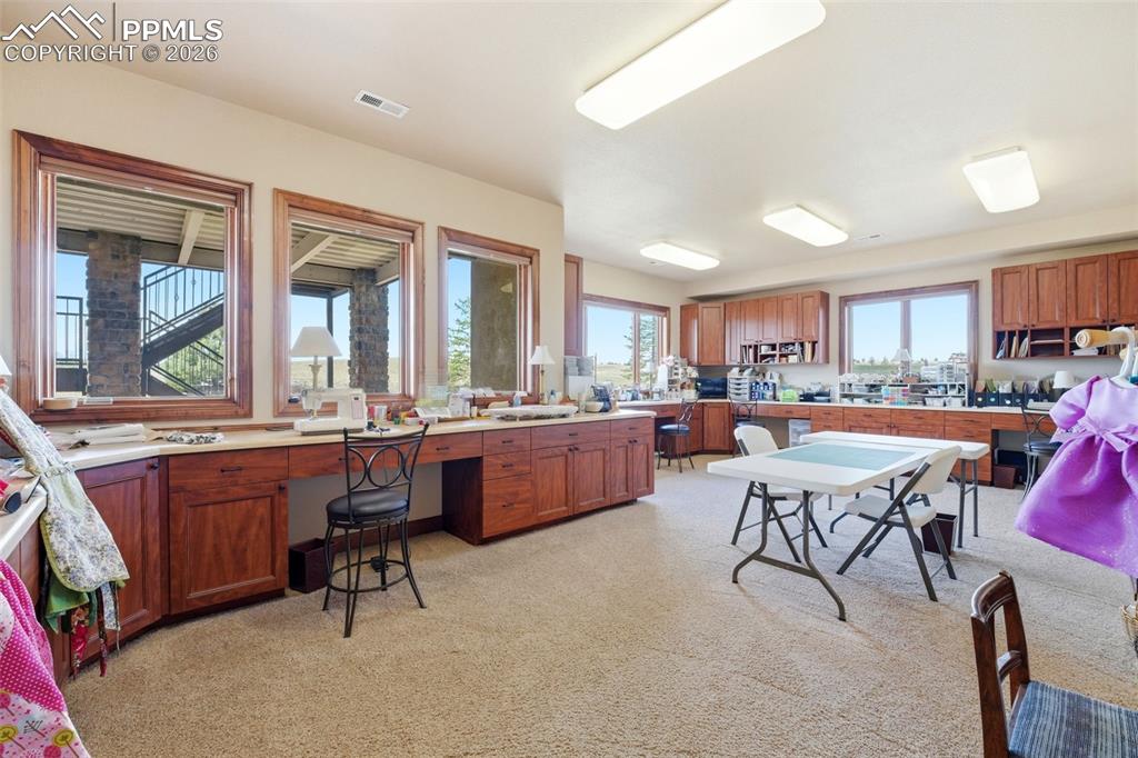 Image 41 of 50: Kitchen