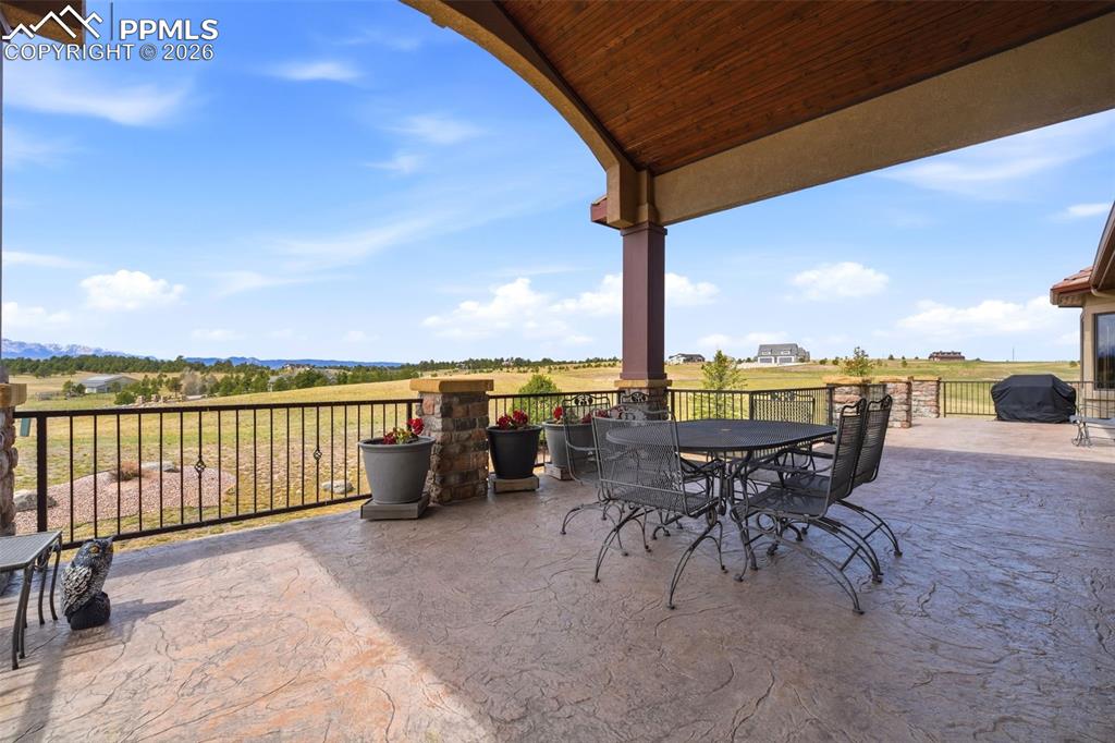 Image 46 of 50: Patio