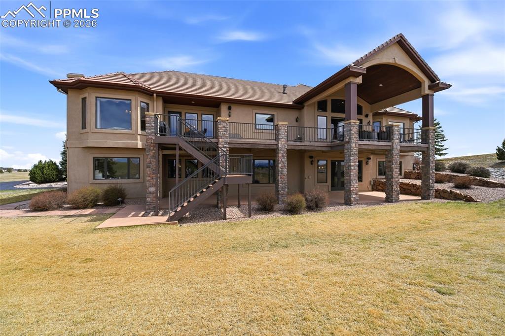 Image 6 of 50: Back of Structure