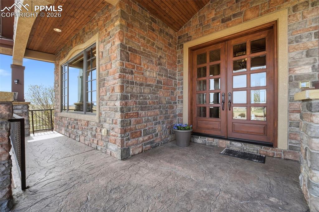 Image 9 of 50: Entry