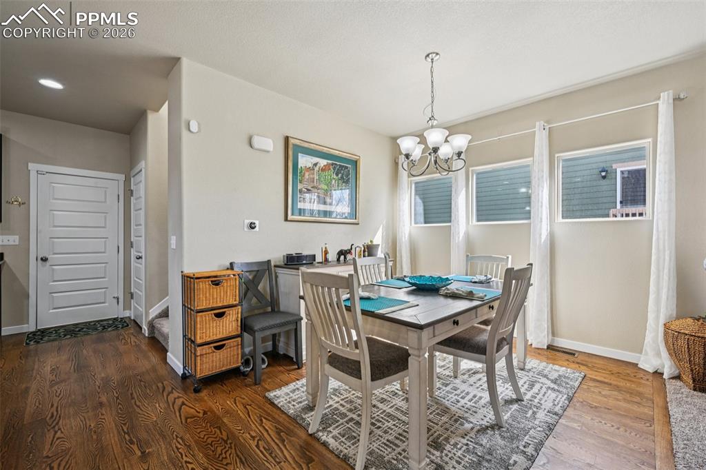 Image 10 of 47: Dining Area