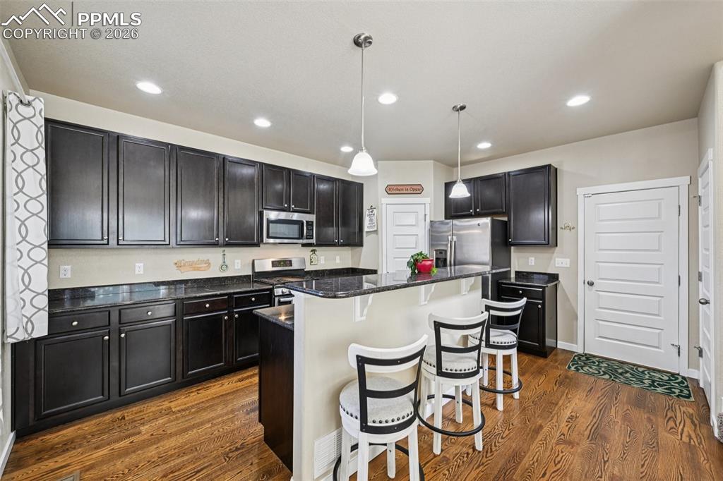 Image 15 of 47: Kitchen