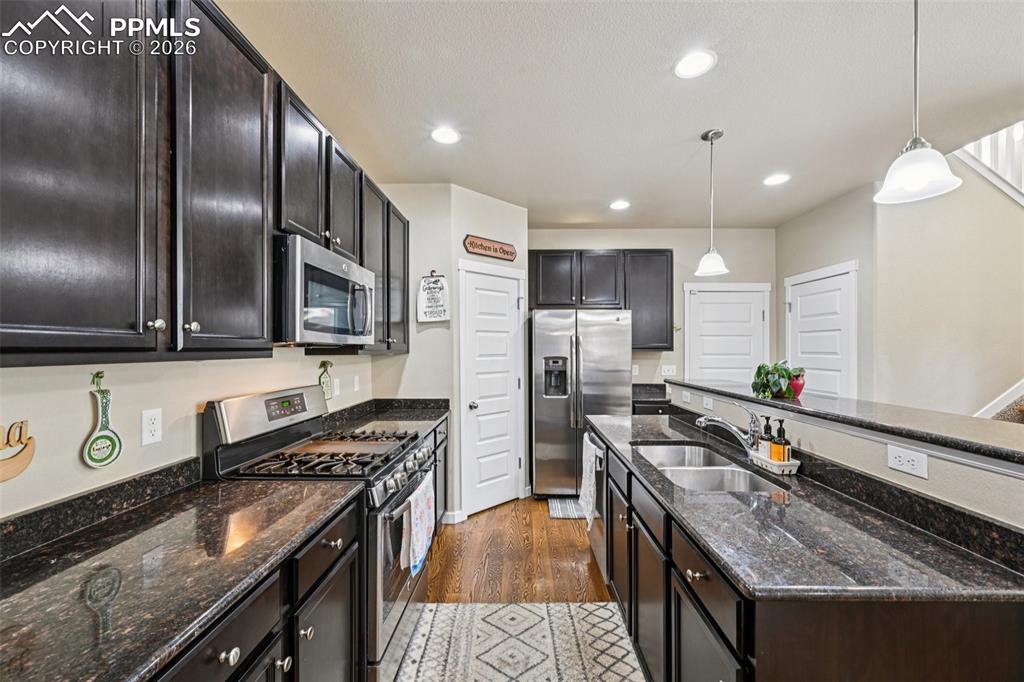 Image 16 of 47: Kitchen