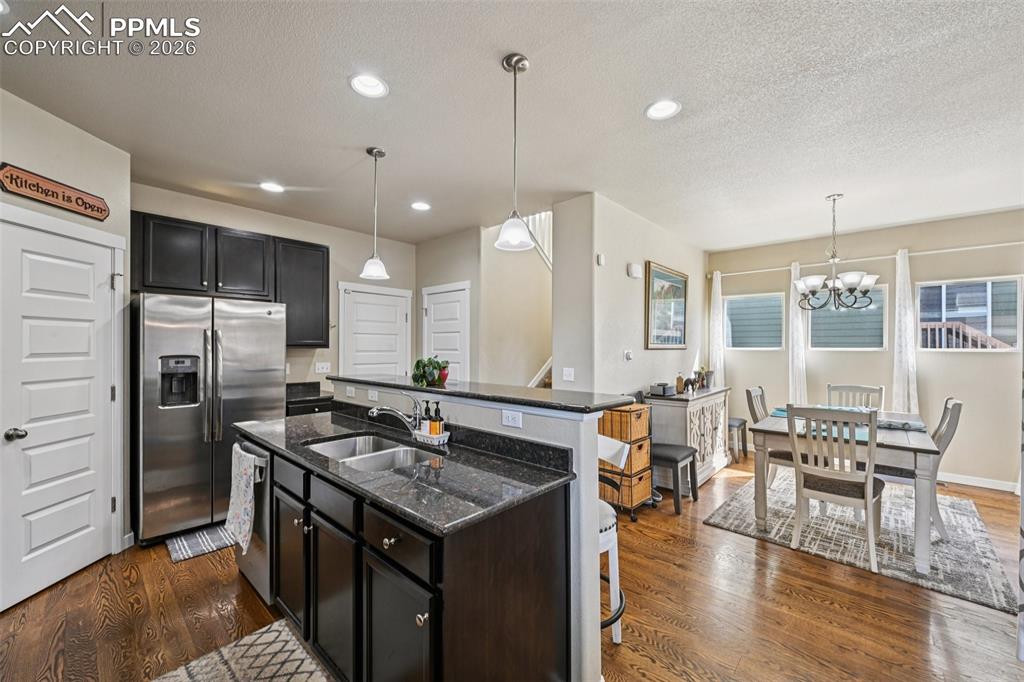 Image 17 of 47: Kitchen