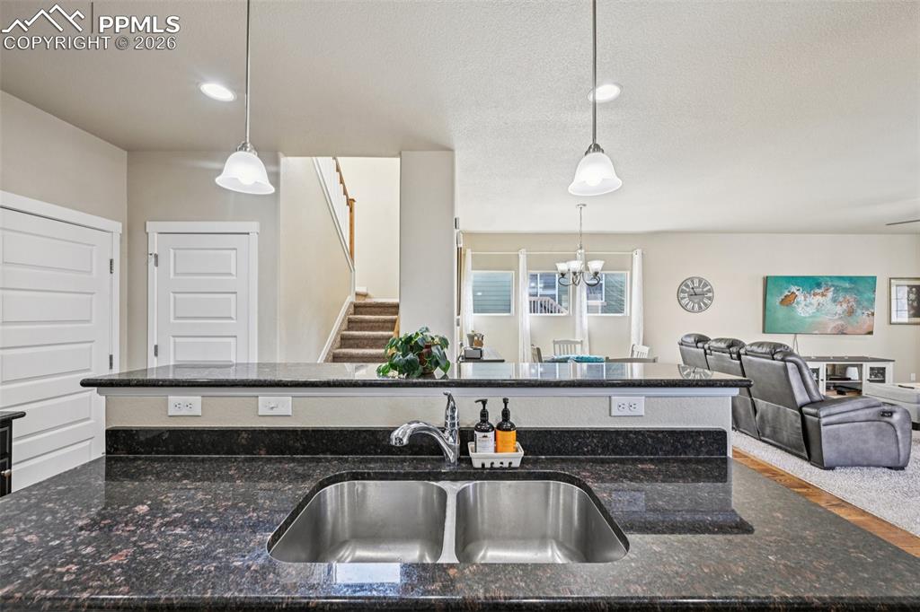 Image 19 of 47: Kitchen