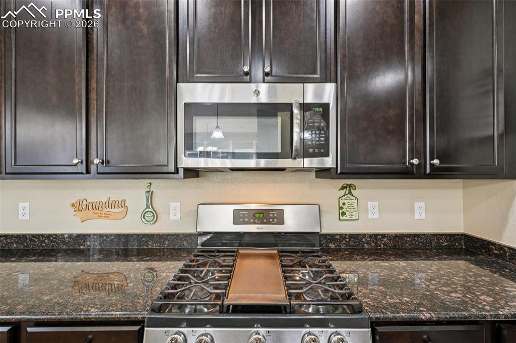 Image 20 of 47: Kitchen