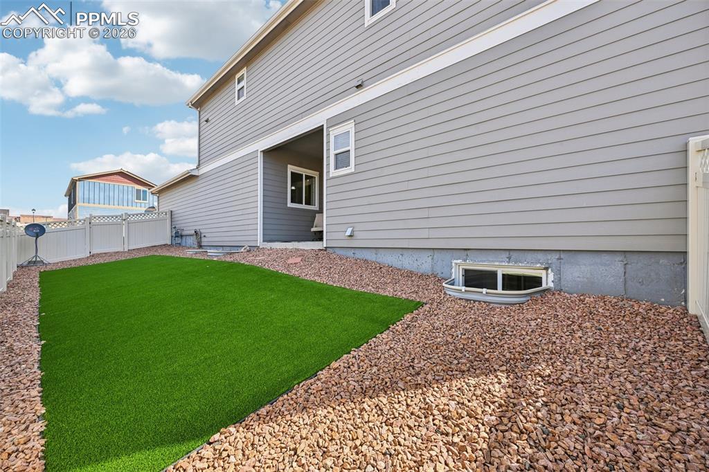 Image 43 of 47: Big side yard with BRAND NEW turf