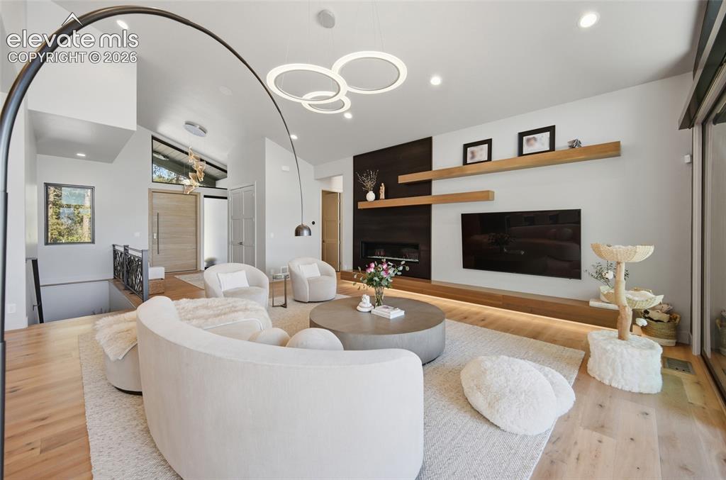 Image 15 of 50: Vaulted ceilings with recessed lighting