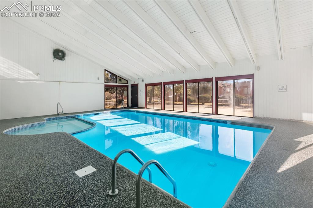 Image 32 of 41: Pool