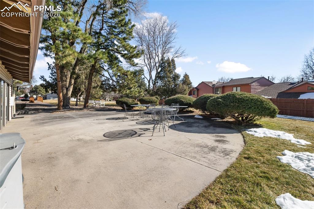 Image 35 of 41: Patio