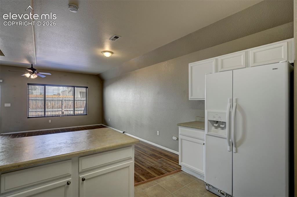 Image 10 of 30: Kitchen