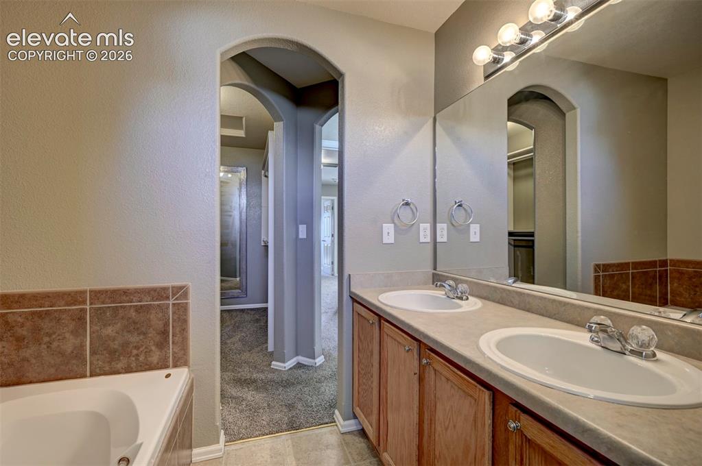 Image 13 of 30: Bathroom