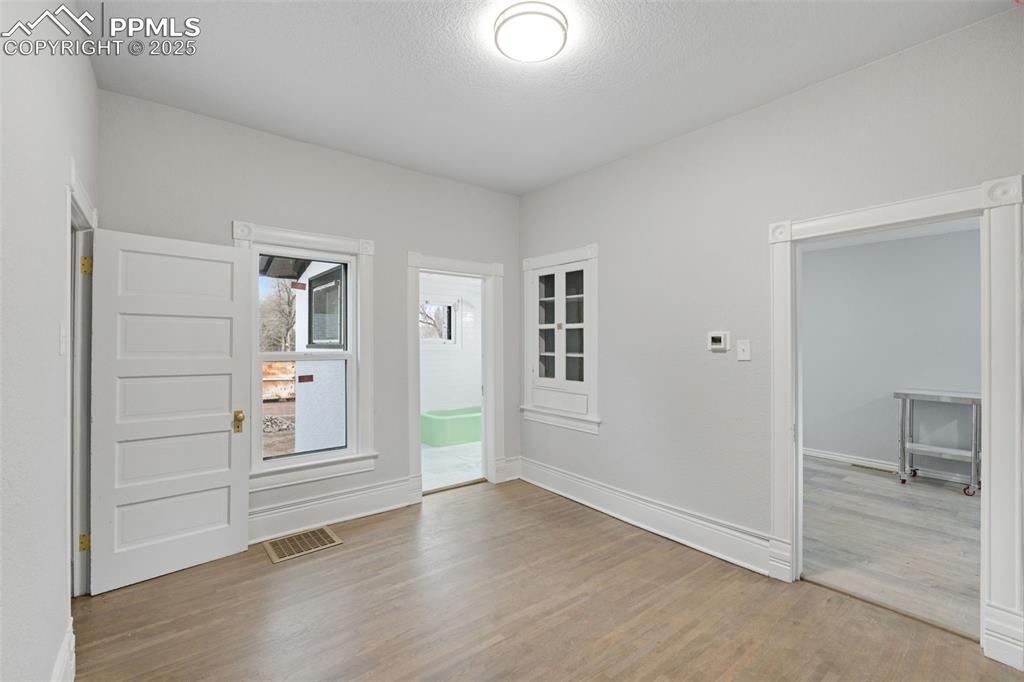 Image 12 of 38: Dining Room