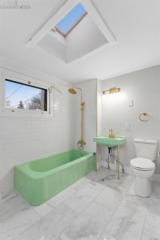 Image 16 of 38: Bathroom